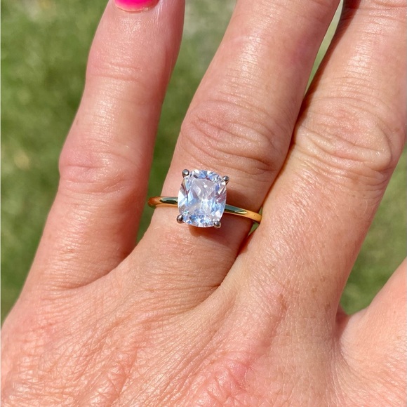 💎Beautiful 2 carat Cushion Cut Solitaire Engagement Ring💎 - Picture 3 of 6